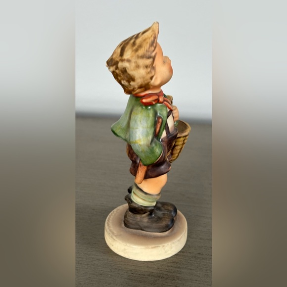 Hummel, Village Boy. Antique.  In excellent condition.  Hummel figure #51/2/0. - Picture 5 of 6